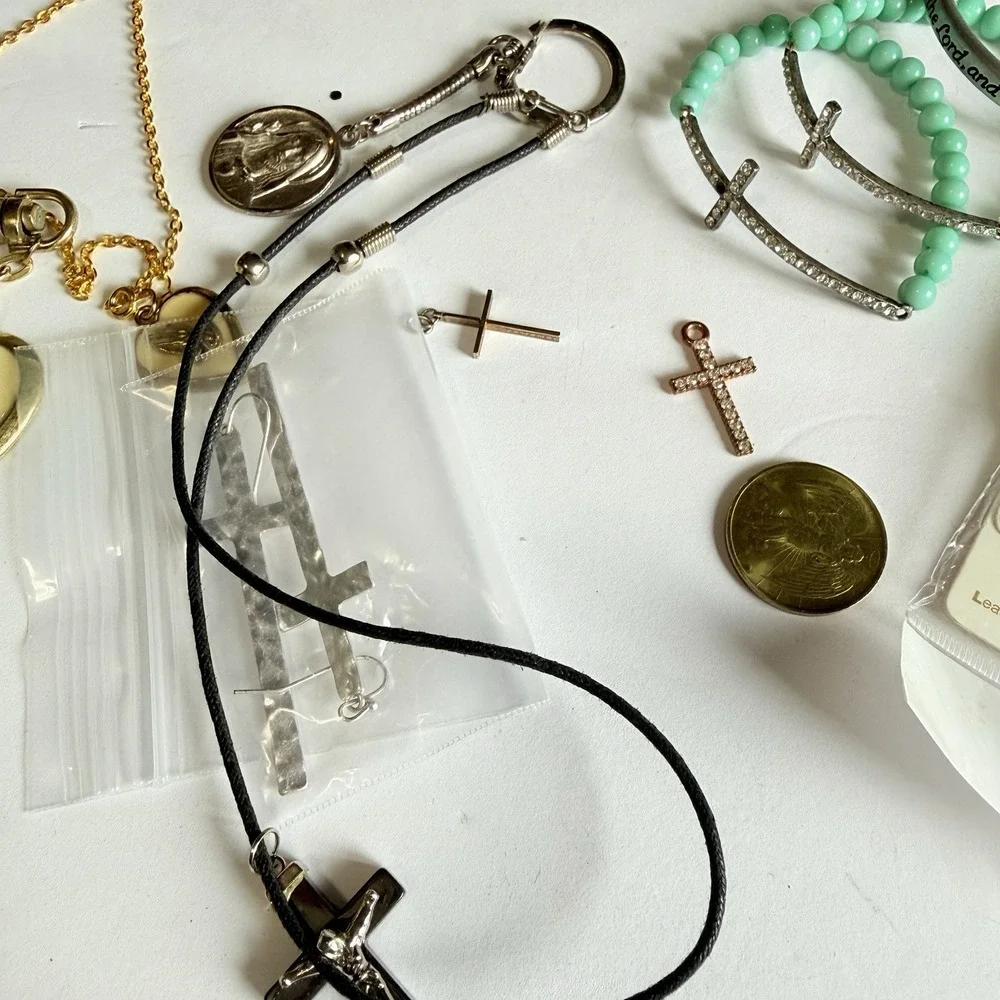 12pc Inspirational Jewelry Lot Crosses, Praying Hands Footprints Bracelet - Picture 9 of 9